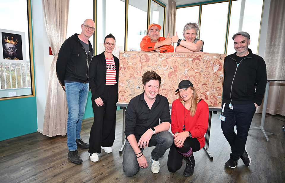 Thomas Kriebaum, Angie Jordan, Sebastian Krüger, StR Barbara Stark, Bernd Weidenauer, Birgit Vlk und Tim Acke (v. l.) genossen mit zahlreichem Publikum die Abschlussveranstaltung der Eurocature Woche im Campus in Horn. Foto Gabriele Hohenegger